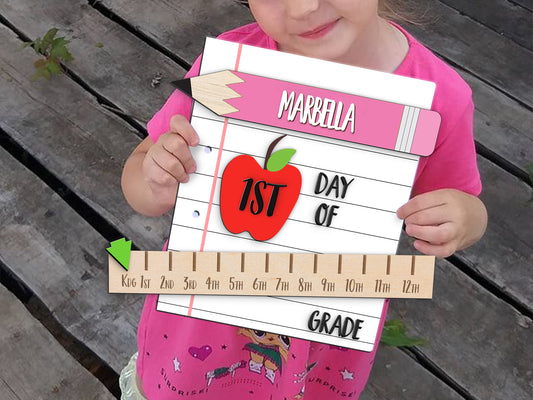 Personalized First and Day Last Day of School Sign, Interchangeable Names SS08