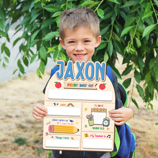 Personalized First and Day Last Day of School Sign, Interchangeable Names SS138